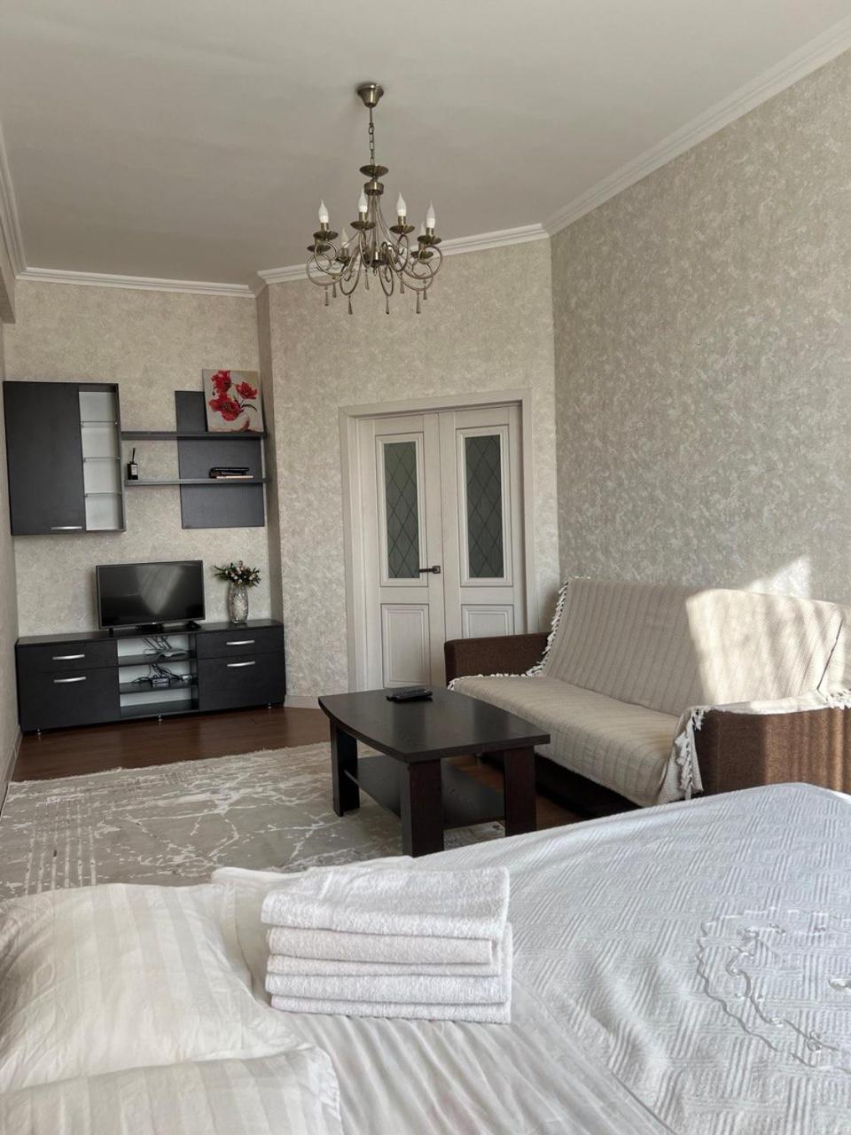 Apartamento Promenade Bishkek Exterior foto