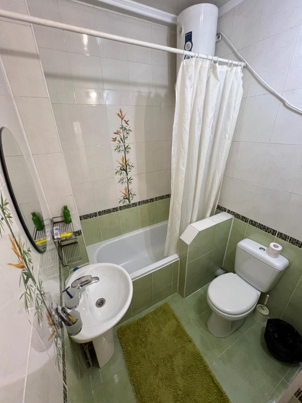 Apartamento Promenade Bishkek Exterior foto