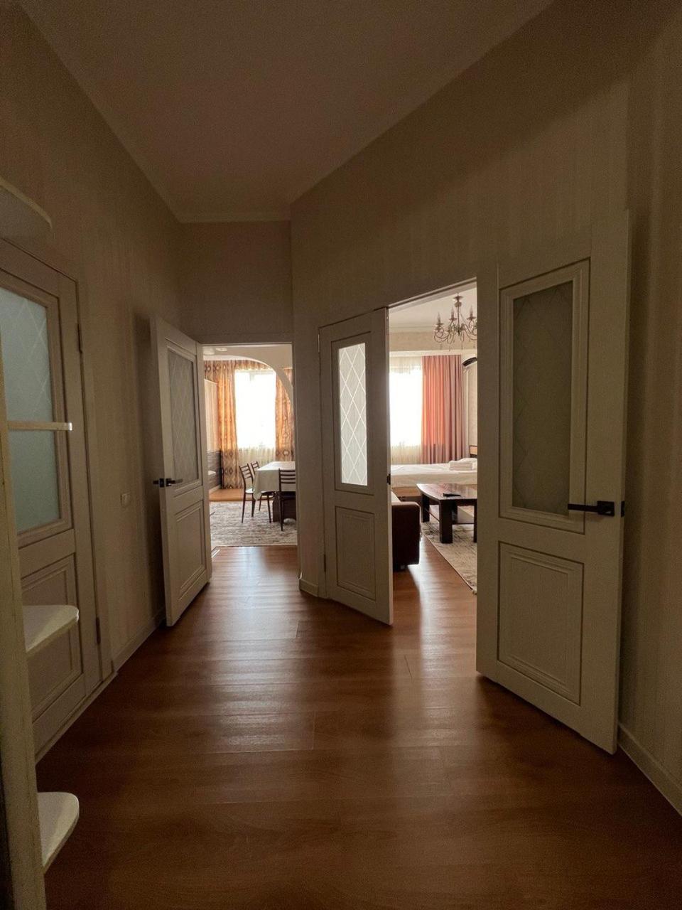 Apartamento Promenade Bishkek Exterior foto