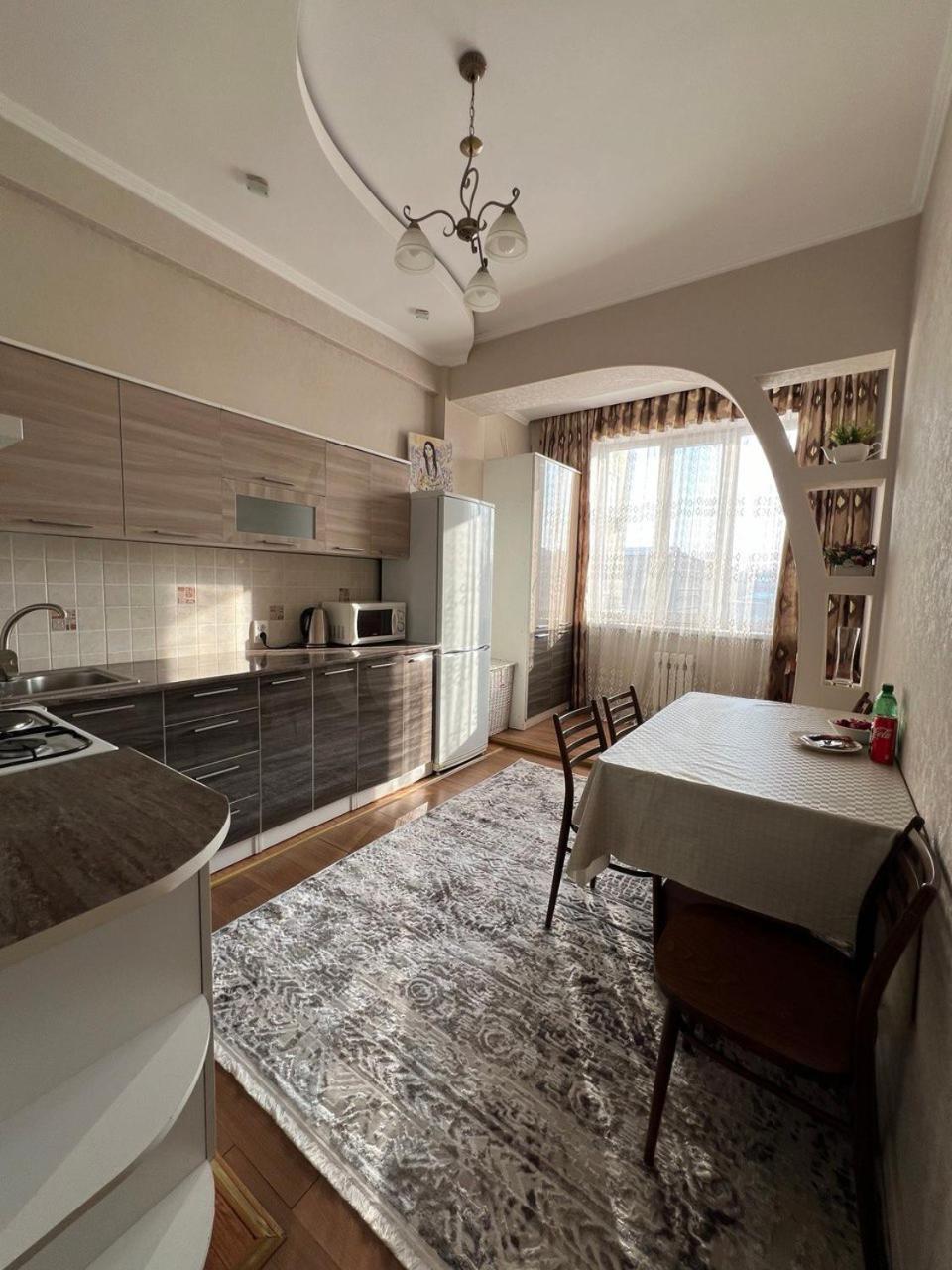 Apartamento Promenade Bishkek Exterior foto