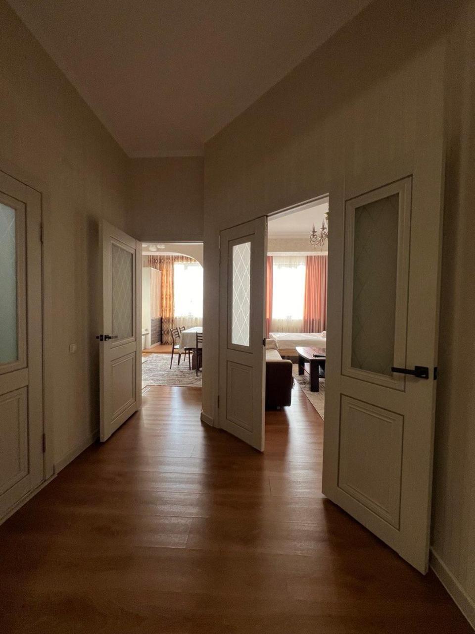 Apartamento Promenade Bishkek Exterior foto