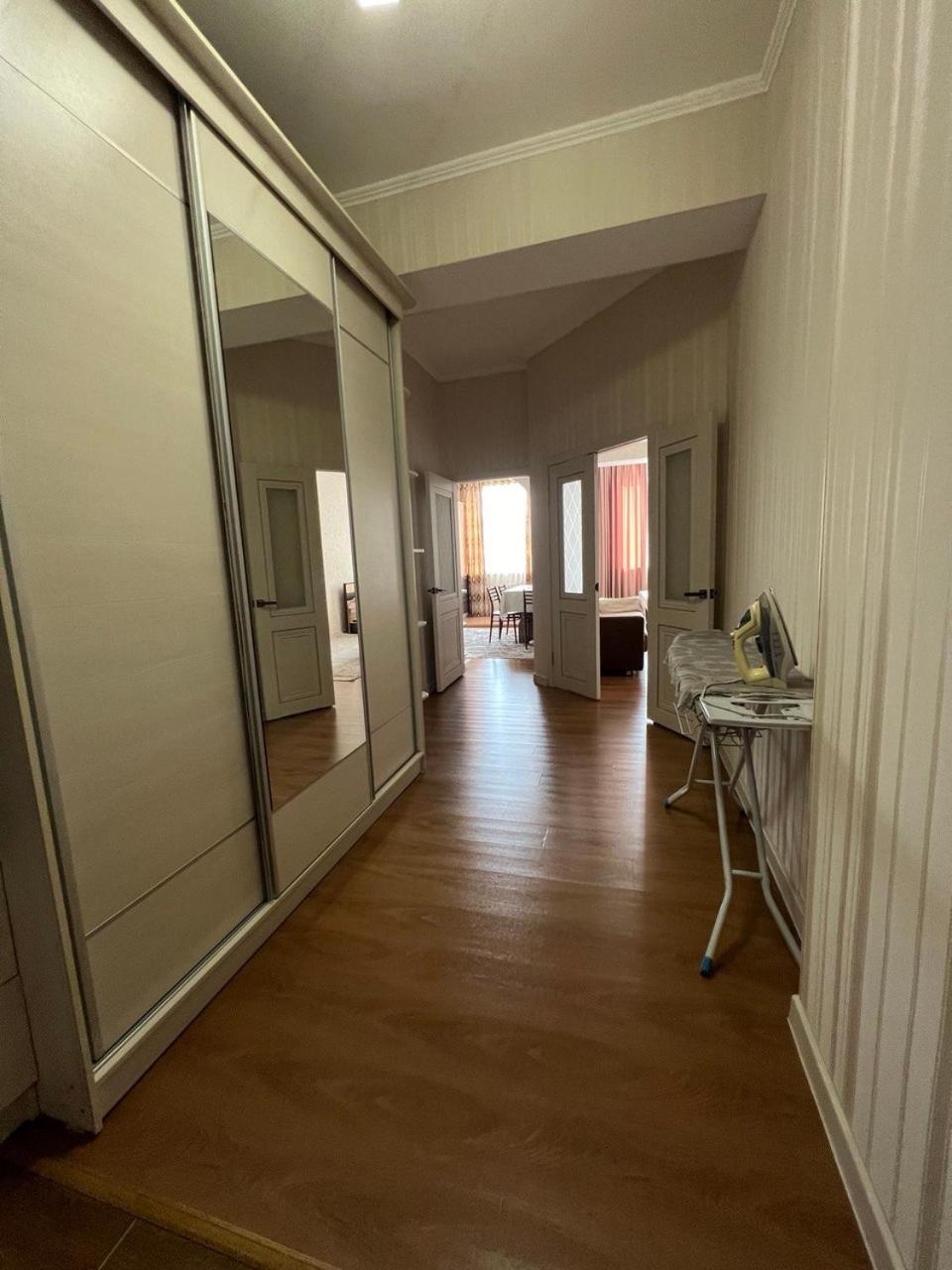 Apartamento Promenade Bishkek Exterior foto