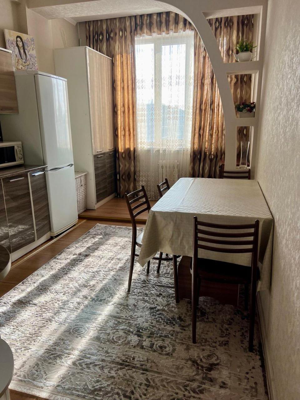 Apartamento Promenade Bishkek Exterior foto