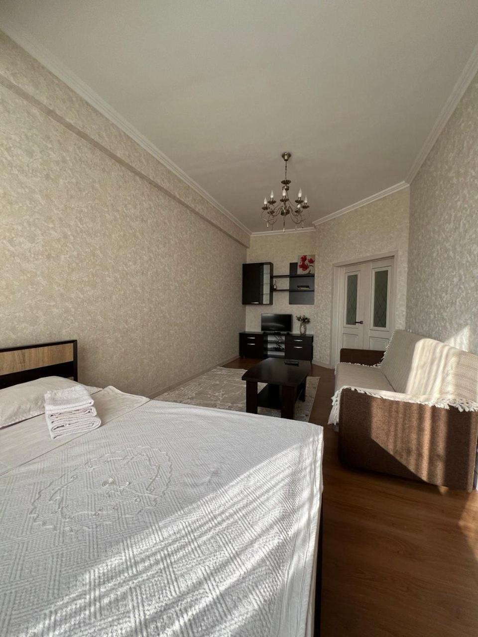 Apartamento Promenade Bishkek Exterior foto